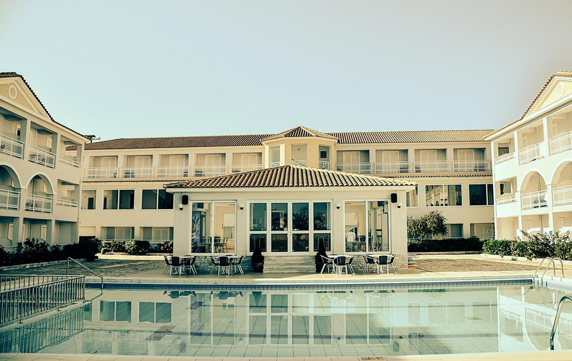 Meridien Beach Hotel Аргаси Экстерьер фото