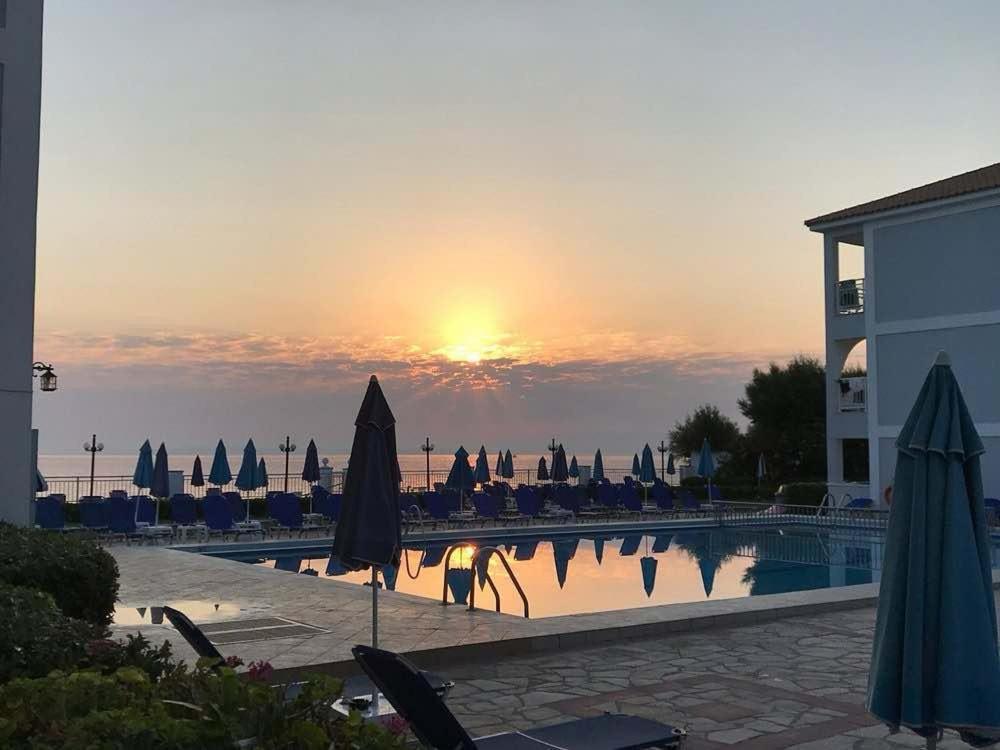 Meridien Beach Hotel Аргаси Экстерьер фото